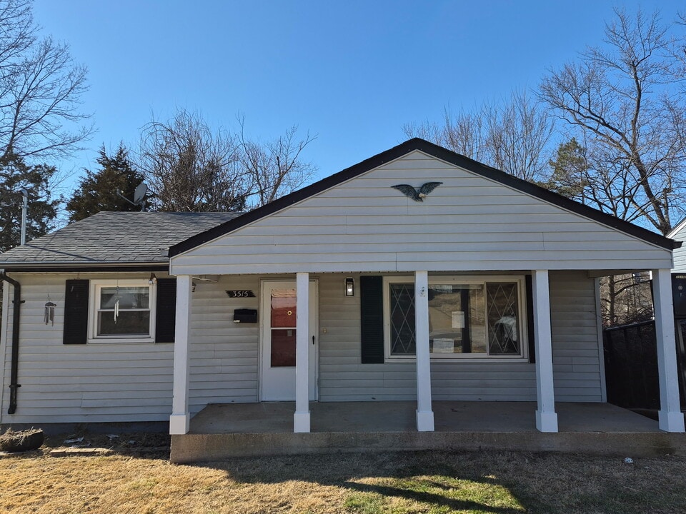 3515 Dixie Dr in St. Ann, MO - Building Photo
