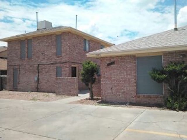 2001 Amy Sue Dr in El Paso, TX - Foto de edificio