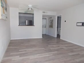 2101 Blue Breeze Dr in Las Vegas, NV - Building Photo - Building Photo