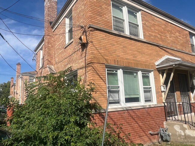 1028 Bellwood Ave in Bellwood, IL - Building Photo - Building Photo