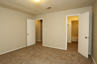 Pineywood Apartments in Milton, FL - Building Photo - Interior Photo