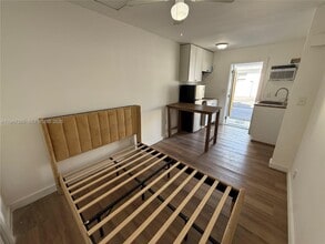 1725 Hayes St in Hollywood, FL - Building Photo - Building Photo