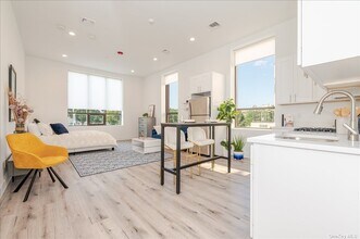 316 Fulton Ave, Unit 5 in Hempstead, NY - Building Photo - Building Photo