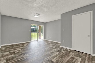 290 Bentwood Ct in Orange City, FL - Building Photo - Building Photo