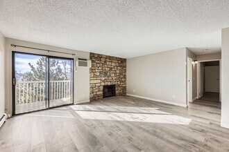 381 S Ames St in Lakewood, CO - Building Photo - Building Photo