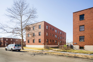 136 Kenilworth Ave NE Apartments