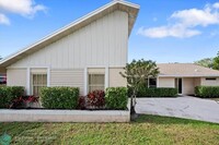 12092 Sugar Pine Trail in Wellington, FL - Foto de edificio - Building Photo