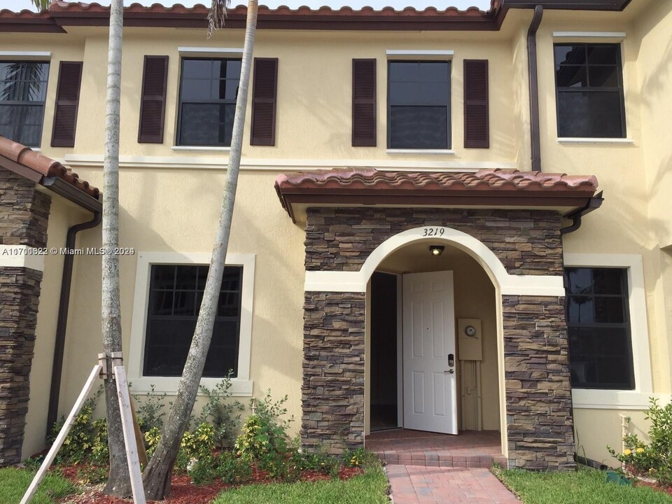 3219 SE 6th St in Homestead, FL - Building Photo