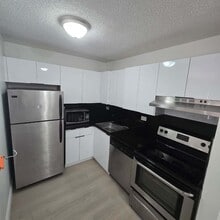 6935 NW 179th St, Unit 204 in Hialeah, FL - Building Photo - Building Photo