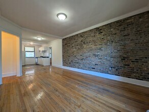 2332.5 N Spaulding Ave in Chicago, IL - Building Photo - Building Photo