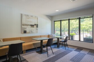 Richmond Hills Apartments in Grand Rapids, MI - Foto de edificio - Lobby