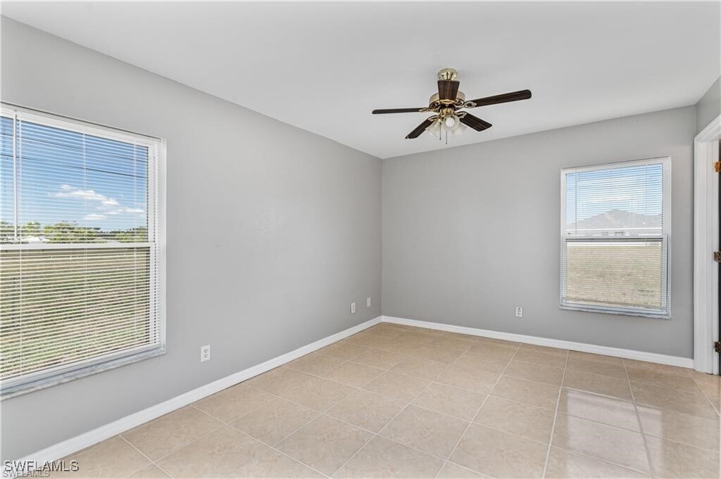 1116 Diplomat Pkwy E in Cape Coral, FL - Foto de edificio