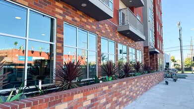 Jefferson Flats Student Living in Los Angeles in Los Angeles, CA - Foto de edificio - Building Photo