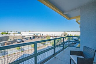 1890 S Country Club Way in Tempe, AZ - Building Photo - Building Photo