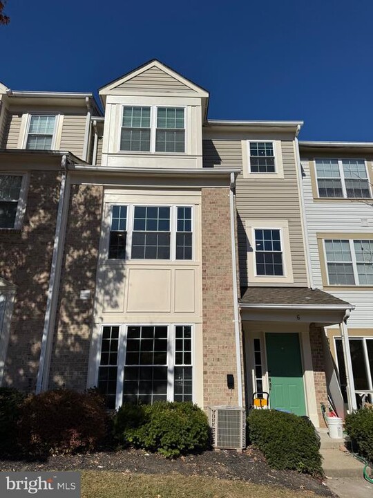 6 Foxhound Ct in Randallstown, MD - Building Photo