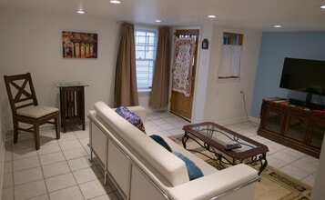 7302 Panola St, Unit Uptown Apartment in New Orleans, LA - Foto de edificio - Building Photo