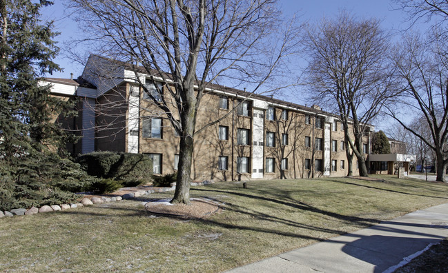 Bayview Manor in Milwaukee, WI - Foto de edificio - Building Photo