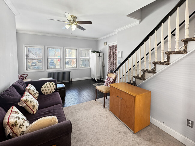 113 Van Winkle Ave, Unit 2 in Jersey City, NJ - Foto de edificio - Building Photo
