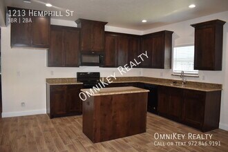 1213 Hemphill St in Greenville, TX - Building Photo - Building Photo