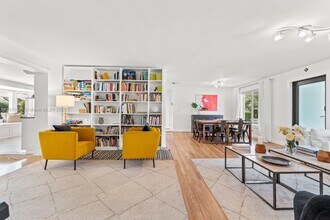 7300 SW 107th Terrace in Miami, FL - Building Photo - Building Photo