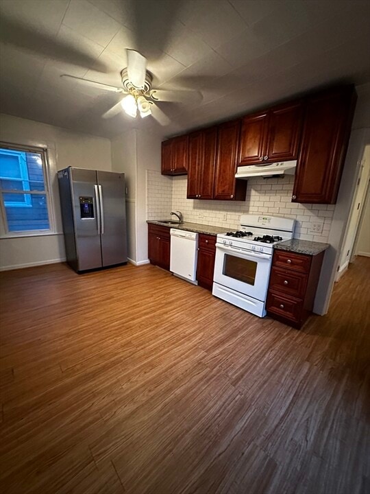 9 Jay St in Somerville, MA - Building Photo