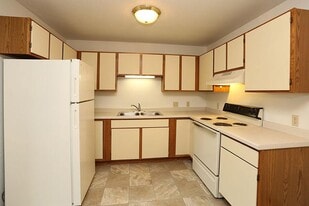 WYNDMERE ESTATES in Stevens Point, WI - Building Photo