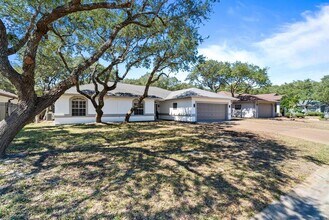 113 Royal Oaks Dr in Rockport, TX - Building Photo - Building Photo