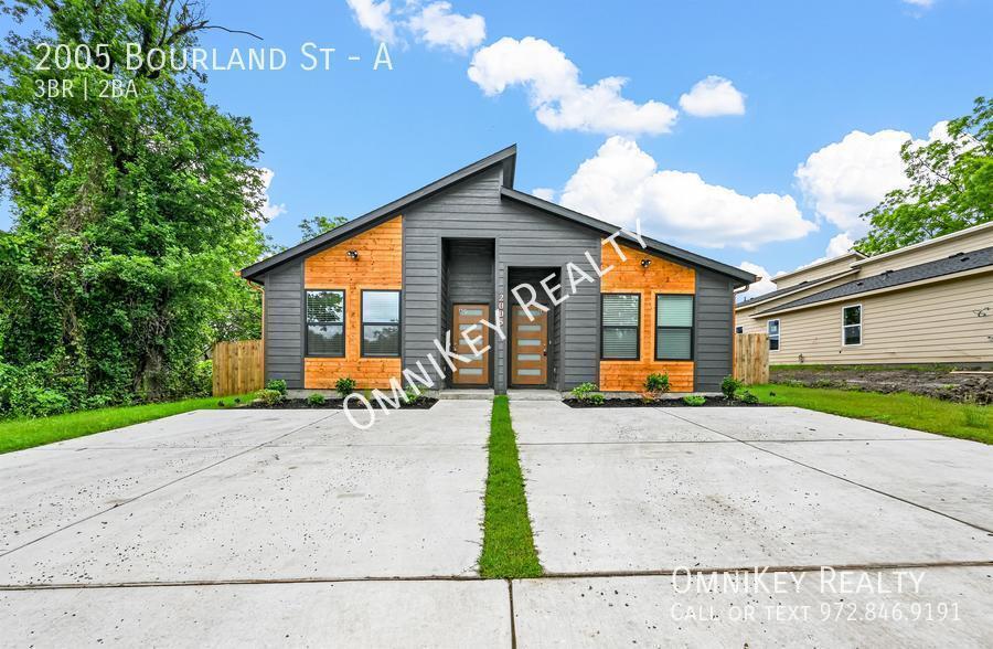 2005 Bourland St, Unit A in Greenville, TX - Building Photo
