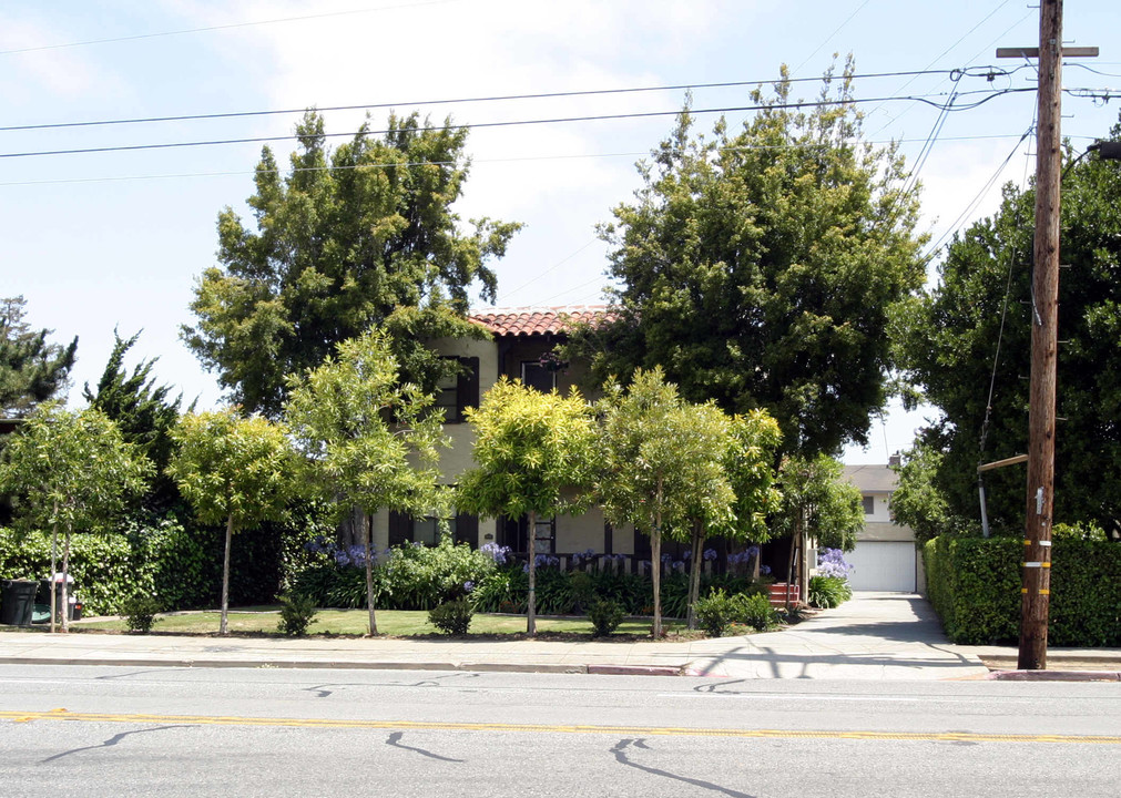 670 N El Camino Real in San Mateo, CA - Foto de edificio