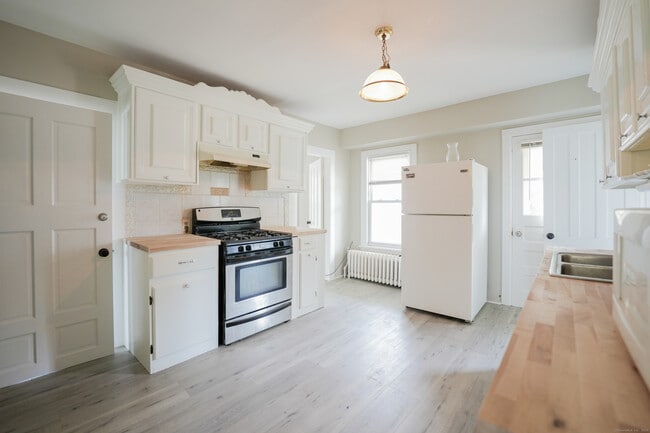 35 York St in Ansonia, CT - Building Photo - Building Photo