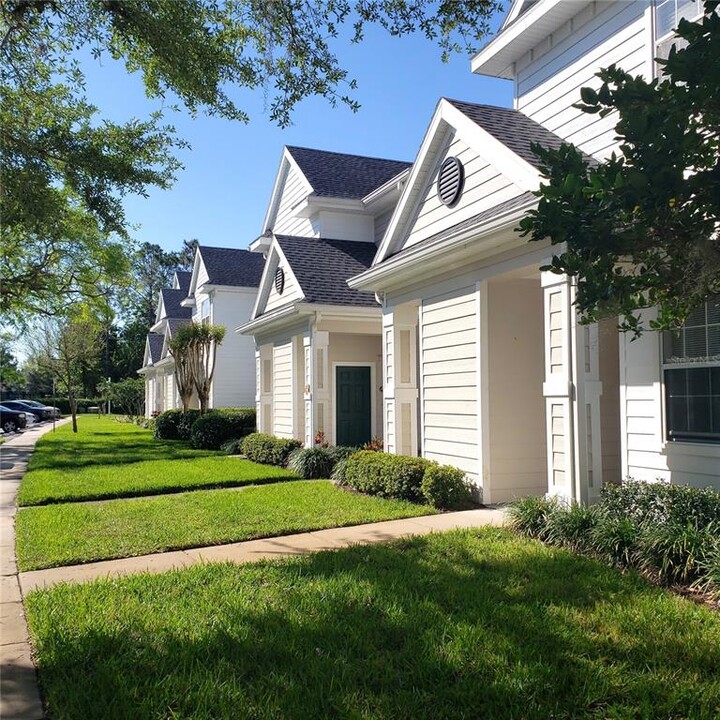 330 Southern Pecan Cir in Winter Garden, FL - Building Photo