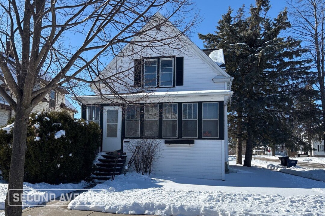 1025 Wisconsin Ave in North Fond Du Lac, WI - Building Photo