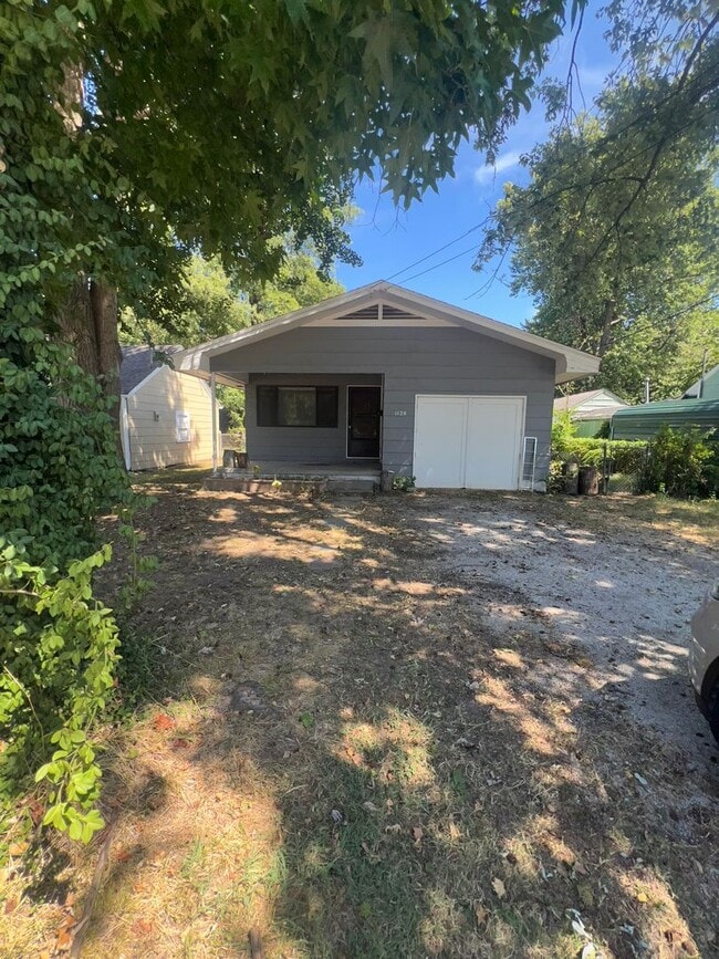 1128 S Fort Ave in Springfield, MO - Building Photo - Building Photo