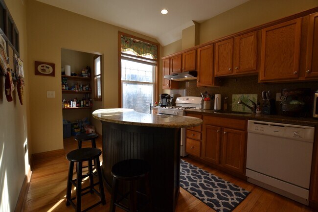 143 Sutherland Rd, Unit 1 in Boston, MA - Foto de edificio - Building Photo