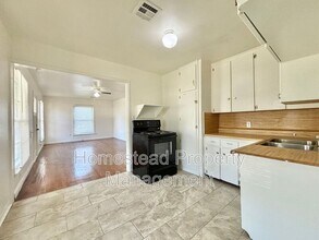 308 E Rose Dr in Midwest City, OK - Building Photo - Building Photo