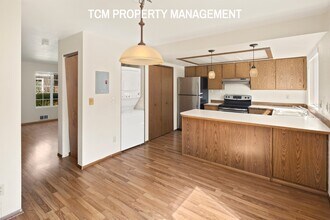 1314 N 152nd St, Unit F in Shoreline, WA - Foto de edificio - Building Photo