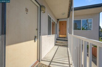 2134 McGee Ave in Berkeley, CA - Foto de edificio - Building Photo