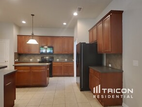 7646 Whispering Wind Dr in Land O Lakes, FL - Building Photo - Building Photo