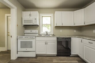 2807 Oxford St in Des Moines, IA - Building Photo - Building Photo