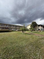 151 Andover F in West Palm Beach, FL - Building Photo