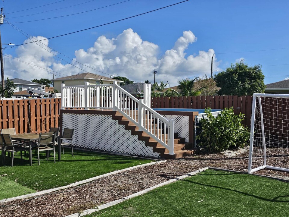 337 SW 8th Ave in Delray Beach, FL - Building Photo