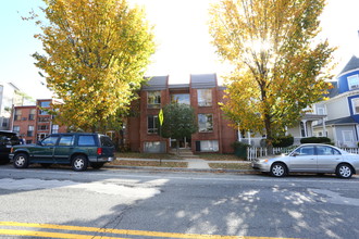 4317 Kansas Ave NW in Washington, DC - Foto de edificio - Building Photo