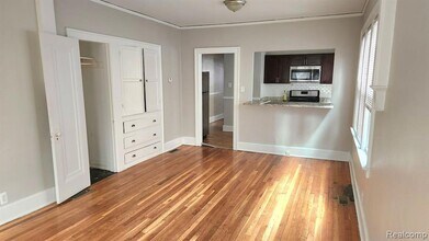 864 Nottingham Rd, Unit 12 in Grosse Pointe Park, MI - Foto de edificio - Building Photo