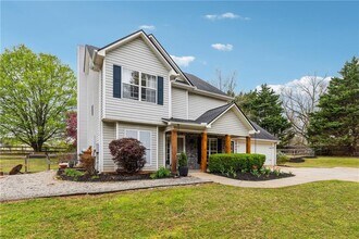 8450 Jot Em Down Rd in Gainesville, GA - Building Photo - Building Photo