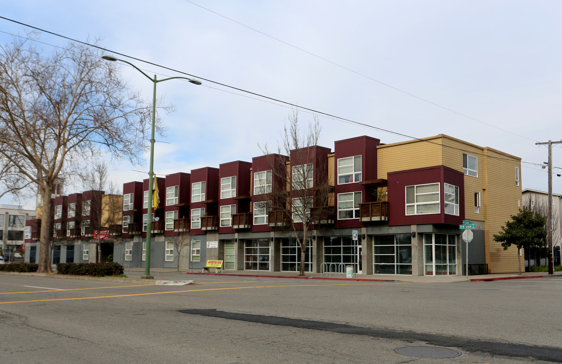 Chestnut Linden Court in Oakland, CA - Building Photo