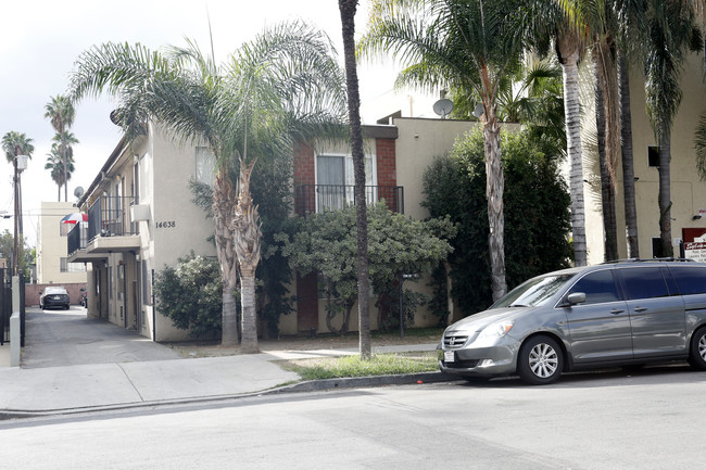 14638 Sylvan St in Van Nuys, CA - Building Photo - Building Photo