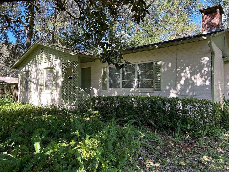 914 NE 11th Ave in Gainesville, FL - Building Photo