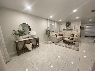 1091 NE 209th Terrace in Miami, FL - Building Photo - Building Photo