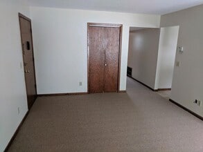 141 E Welcome Ave, Unit M Hanson Prop. in Mankato, MN - Foto de edificio - Building Photo