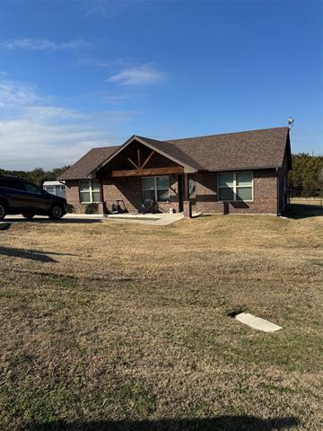 2402 Fox Ct in Granbury, TX - Building Photo